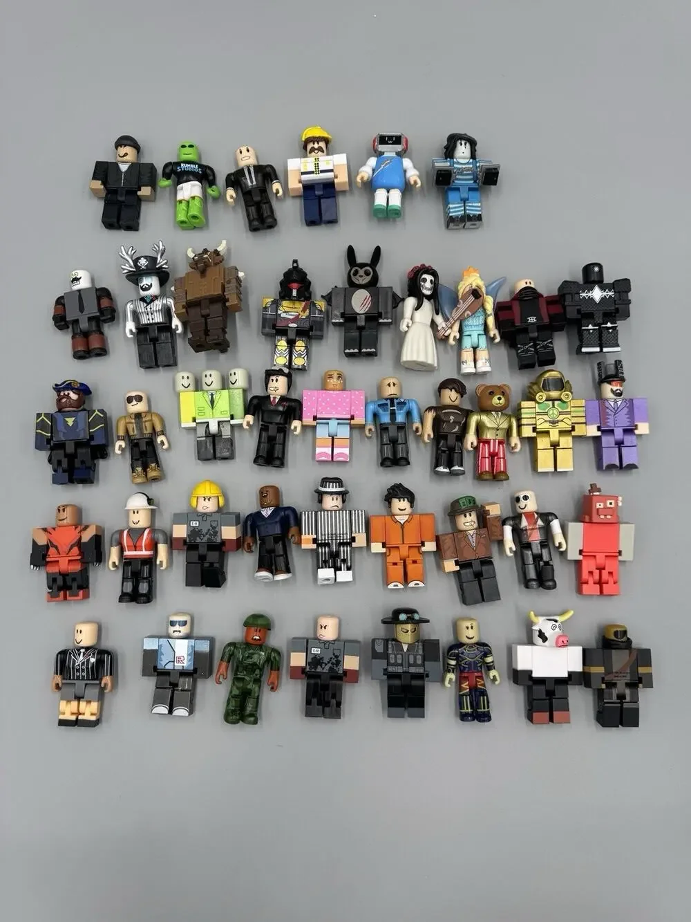 ROBL0X Action Figures Mixed Lot Of 42 Characters